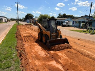 SEMOU INICIA CONSTRUÇÃO DE ESTACIONAMENTO EM FRENTE À UNIDADE DE SAÚDE DE SANTANA DO GUAPORÉ